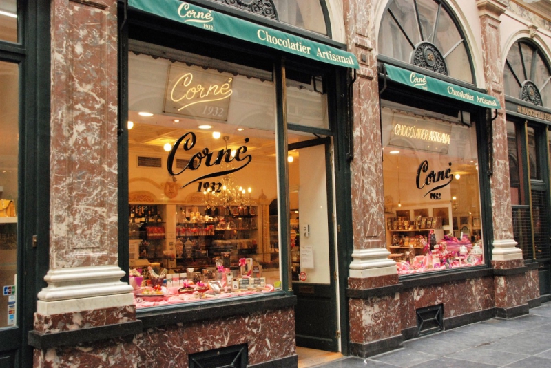 boutique-PUGET VILLE-min_chocolate_chocolaterie_shop_luxury_chic_gallery_brussels_belgium-558146