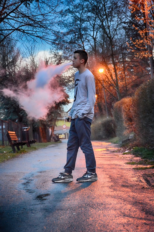 boutique-PUGET VILLE-min_man_boy_vape_ecigarette_vaping_smoking_ecig_vapor-635340